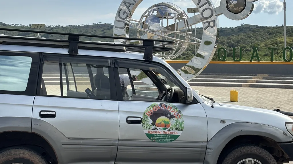 Equator crossing — Uganda safari route